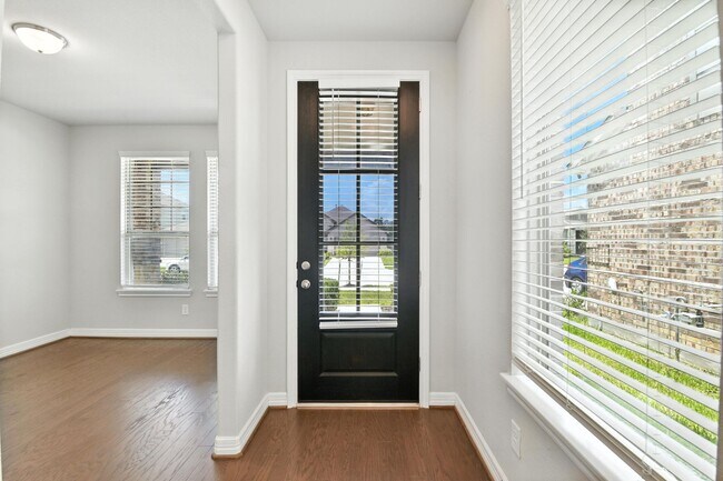 Building Photo - Spacious Home with Resort-Style Amenities