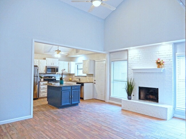 Foto del edificio - 3636 Country Club Dr W