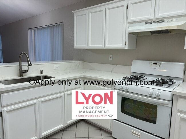 Building Photo - Stunning Home in convenient Elk Grove loca...