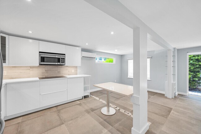 Foto del edificio - 828 NE 17th Way