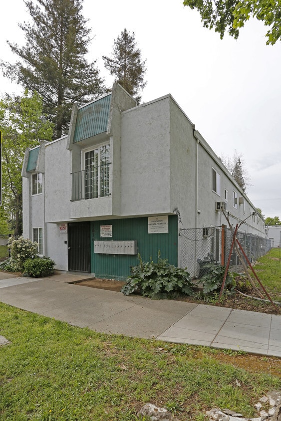 Building Photo - 1616 E St