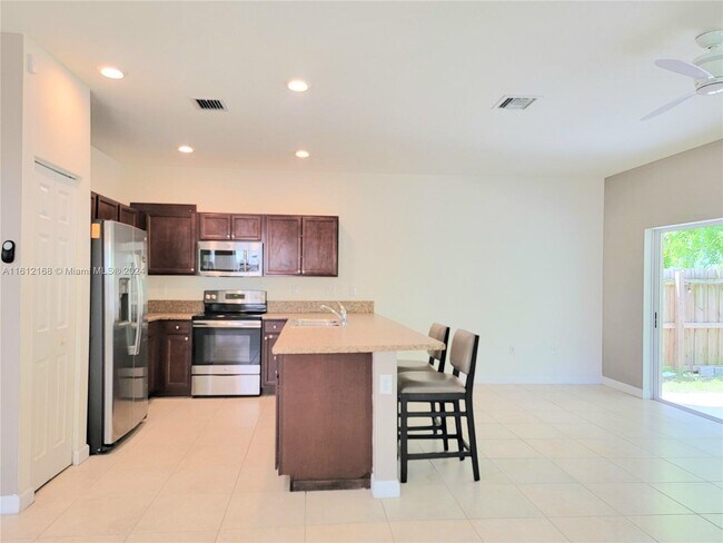 Building Photo - 26126 SW 146th Ave
