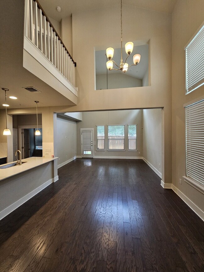 Foto del edificio - Experience Modern Living: Spacious 3-Bed, 3-Bath Townhome with Two Primary Bedrooms