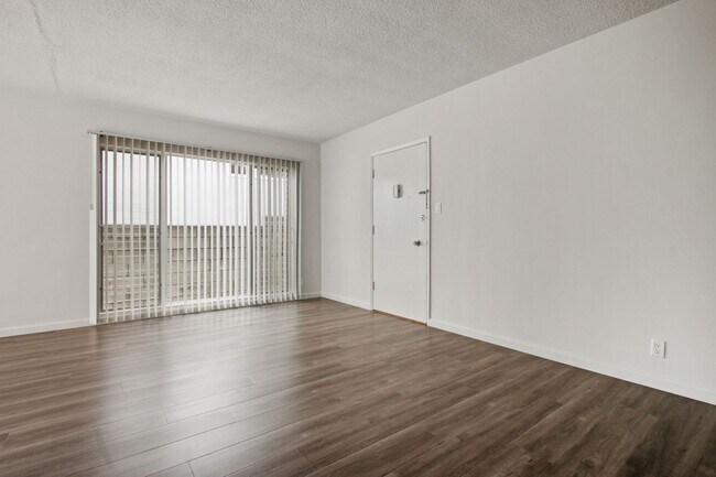 Building Photo - 1231 12th St. in Santa Monica.  Steps to W...