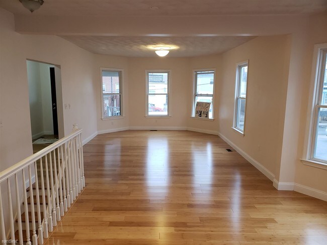 Foto del edificio - 2 br, 2 bath Apartment - 18 Spring St 1