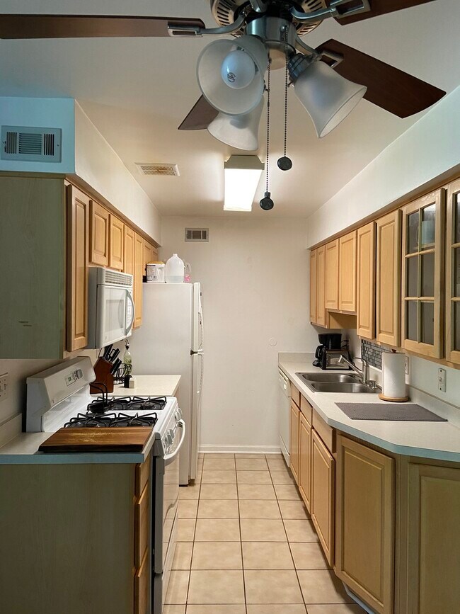 Foto del edificio - 1615 N Windsor Dr