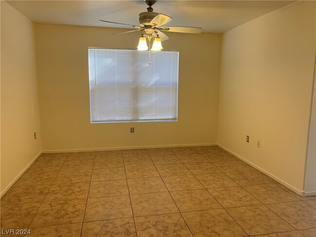 Foto del edificio - 555 E Silverado Ranch Blvd
