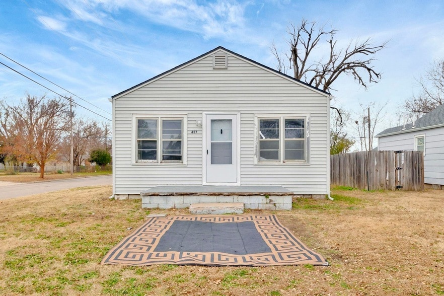 Primary Photo - 457 S McComas St