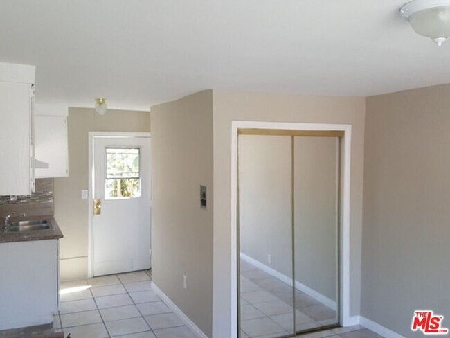 Building Photo - 3009 Sierra St