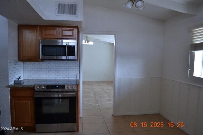 Building Photo - 1877 S Apache Dr