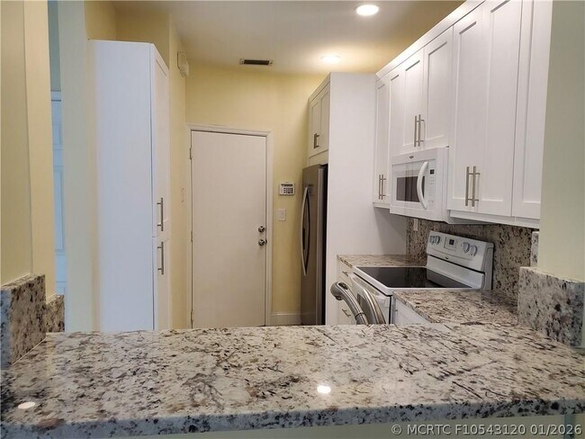 Building Photo - 3569 Santa Fe Pl