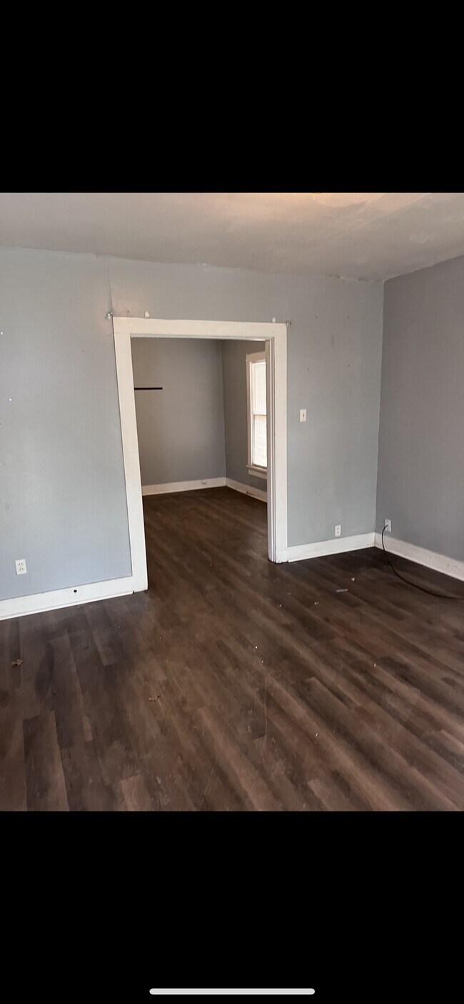Building Photo - 2123 Ave F.