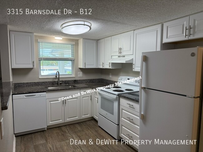 Building Photo - 3315 Barnsdale Dr