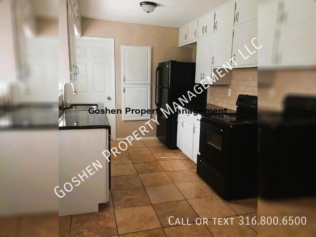 Building Photo - Foxy 3 Bed 1 Bath with Fenced Yard - Unfin...