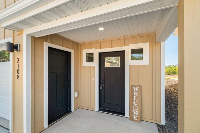 Foto del edificio - AVAILABLE December 1st! -  3 Bed 3 Bath brand new construction home!