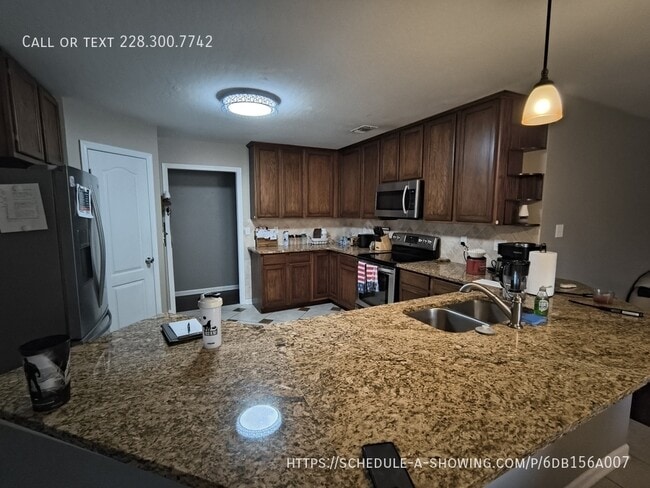 Foto del edificio - 14348 Atwood Cove