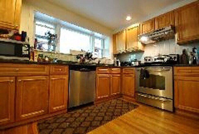 Foto del edificio - Renovated Brookline 3 Bed/2 Bath Duplex in Washington Square on Addington Rd.  Sept 1st, NO FEE