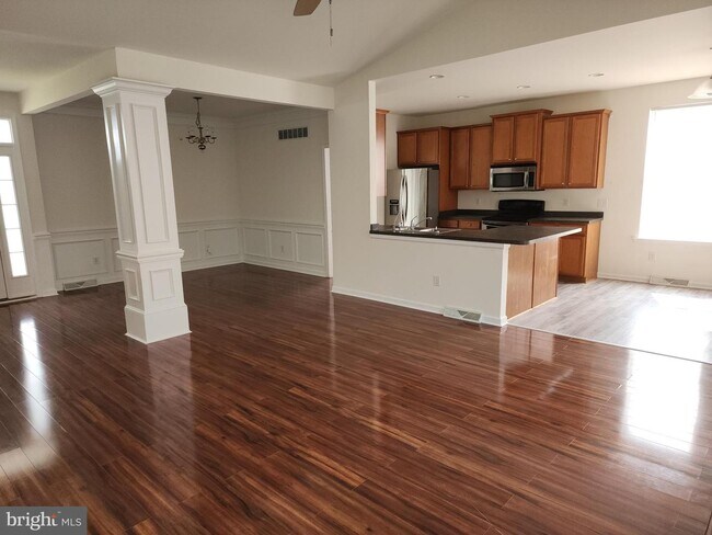 Building Photo - 276 Stonebridge Dr
