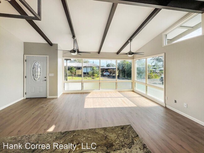 Foto del edificio - 3 br, 1.5 bath House - 2450 Kilauea Ave.