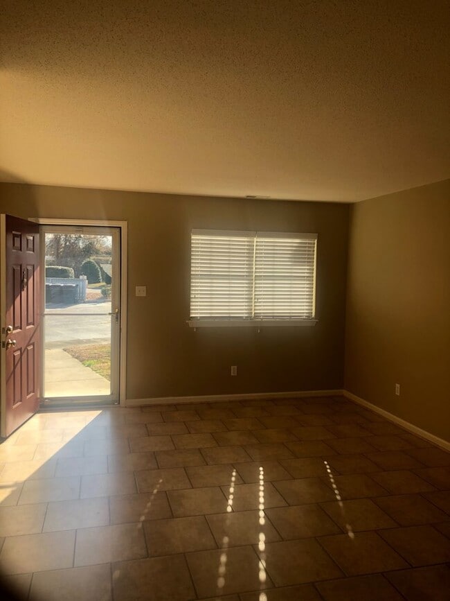 Foto del edificio - Beautiful Townhome 2Bed/ 1 Bath