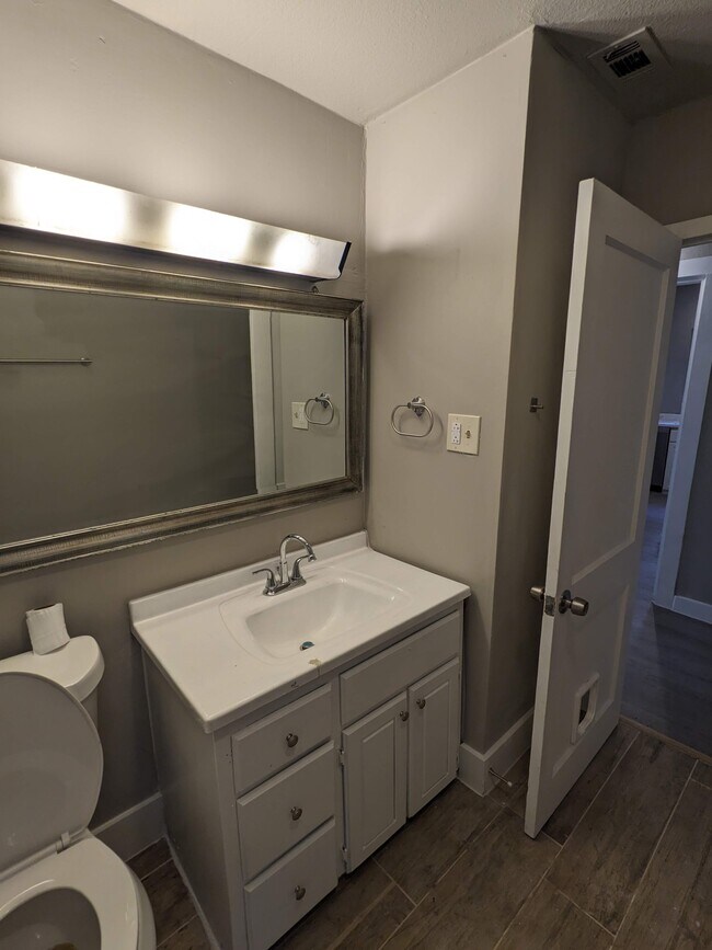 Foto del edificio - 1022 W Morgan St