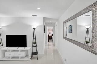 Building Photo - 4314 SW 48th Ct