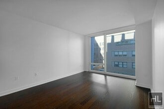 Building Photo - 5 AVENUE