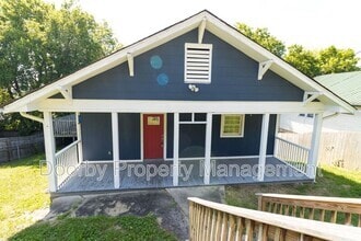 Building Photo - 3498 Crompton St