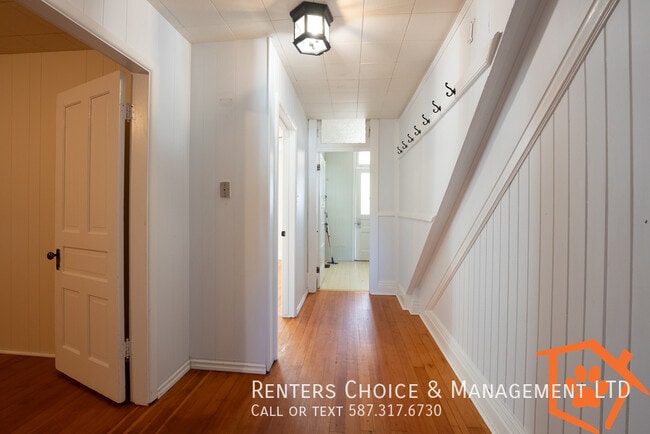 Building Photo - Pet Friendly 1 Bedroom, Onsite Laundry, BO...