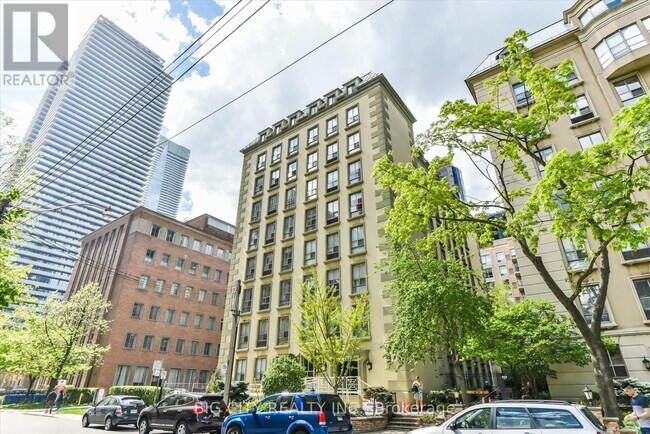 Photo du bâtiment - 80-880 Charles St E