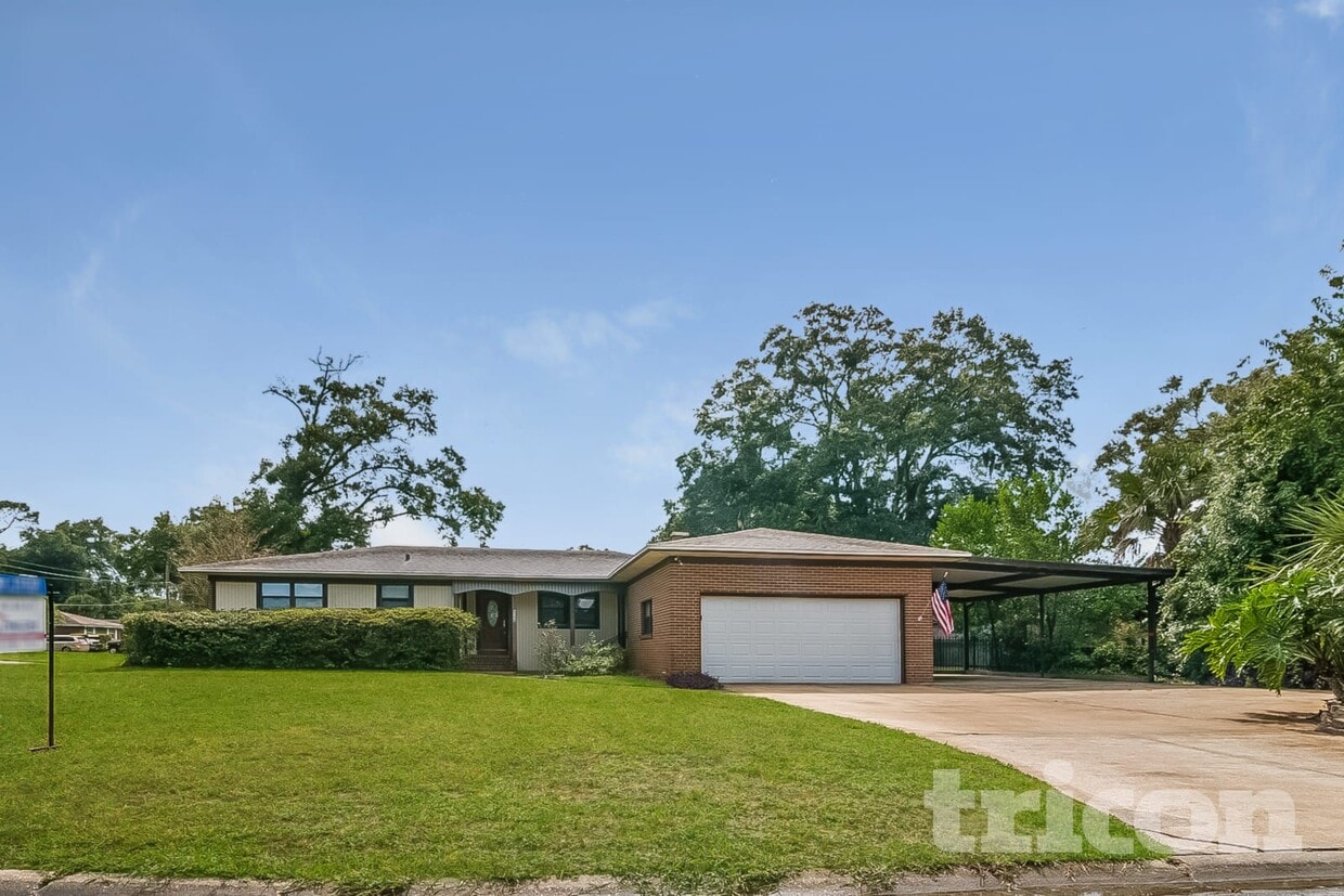 Foto principal - 8588 Lamanto Ave N