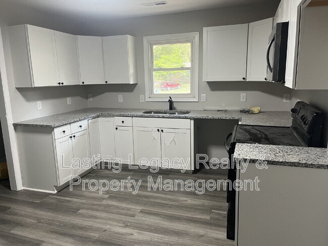 Building Photo - 4749 Eastwin Dr