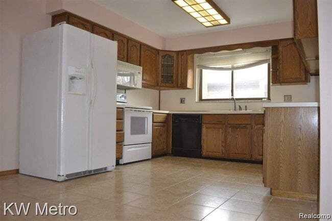 Building Photo - 1371 Peachtree Dr
