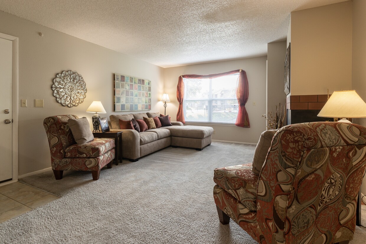 Plenty of room to make yourself at home in this inviting living area. - The Lakes Apartments