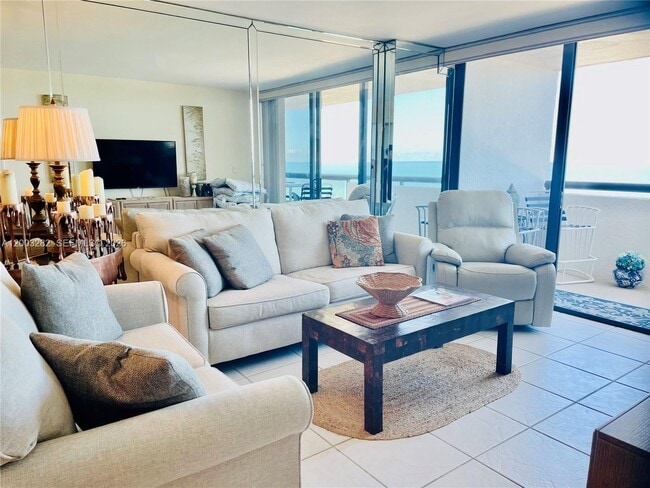 Foto del edificio - 2555 Collins Ave