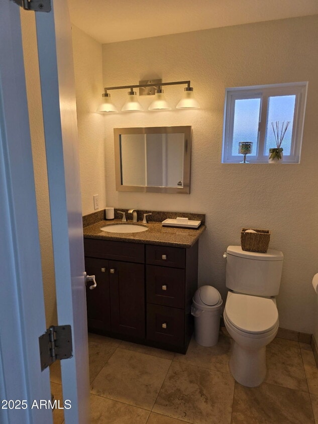 Foto del edificio - 1128 E Rowlands Ln