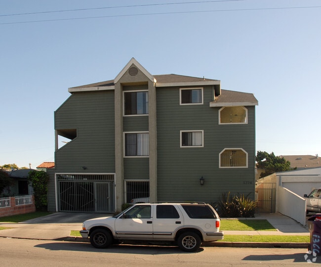 Building Photo - 1376 Junipero Ave