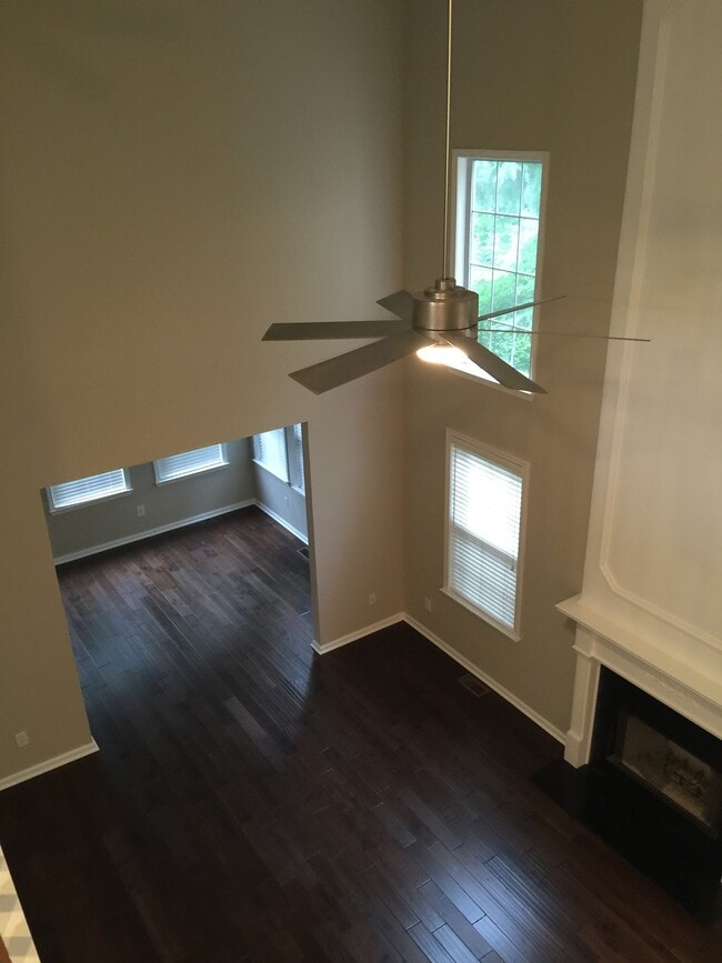 Family Room - 2011 Chelton Way SE