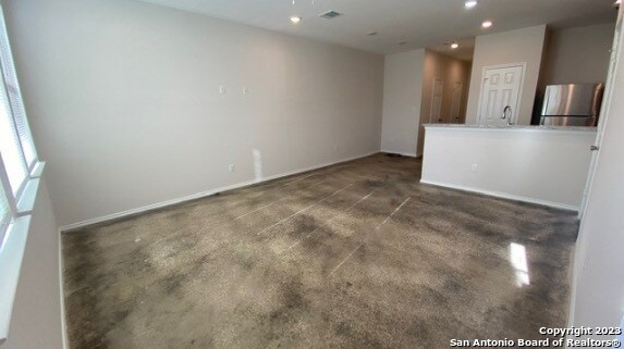 Foto del edificio - 6902 Crestway Rd