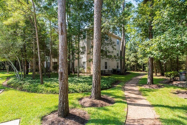 Building Photo - 8051 Bay Branch Dr