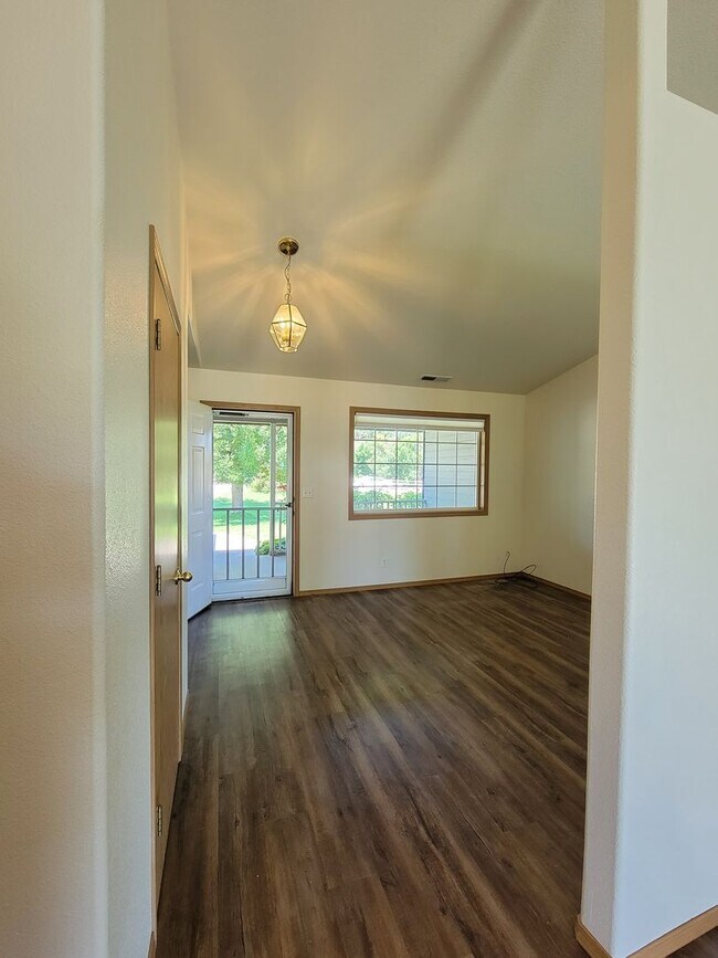 Building Photo - Home for Rent in Country Setting