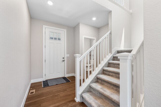Foto del edificio - 3 bedroom, 3 bath home with 2 car garage