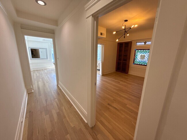 Foto del edificio - Epic REA- Spacious Flexible Plan 2 BR / 1B...