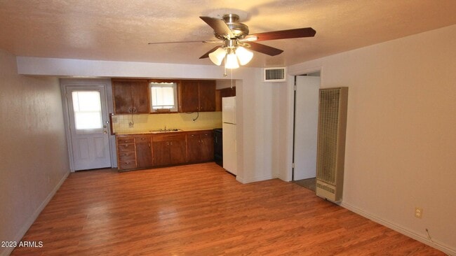 Building Photo - 1331 E Hatcher Rd