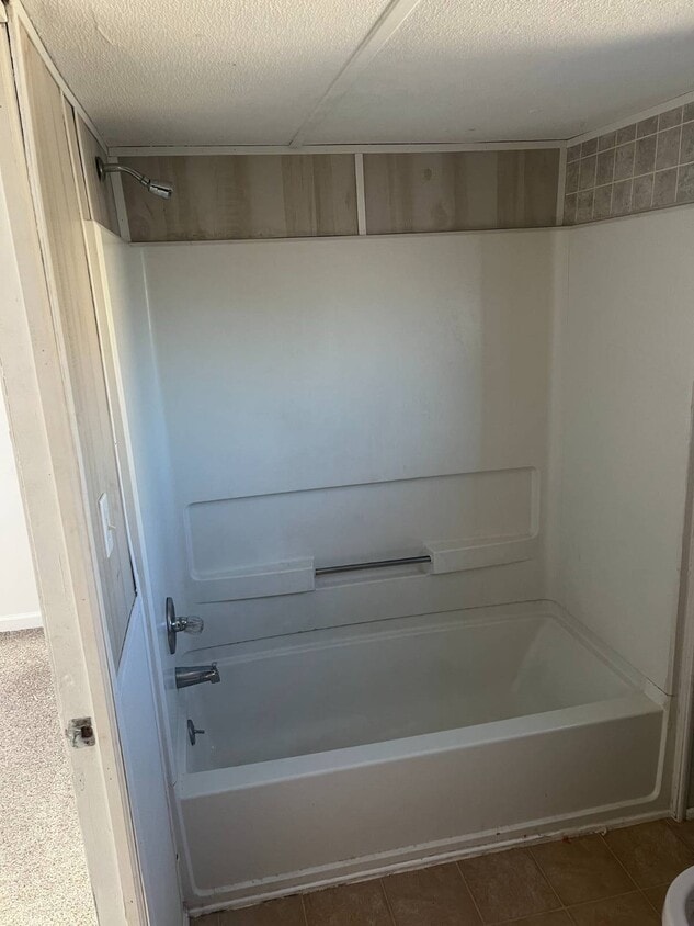 Building Photo - 200 E Zora St