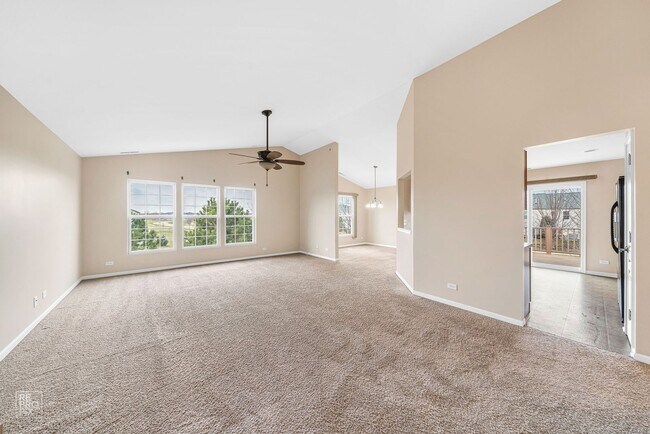 Foto del edificio - AUTUMN CREEK SECOND FLOOR CONDO WITH TWO CAR GARAGE