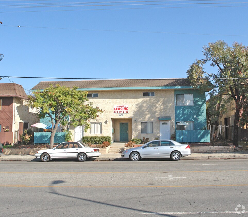 21733 Lassen St, Chatsworth, CA 91311 Apartments in Chatsworth, CA