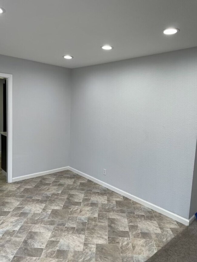 Foto del edificio - Beautiful 3 bed 2 bath for rent near Atwat...