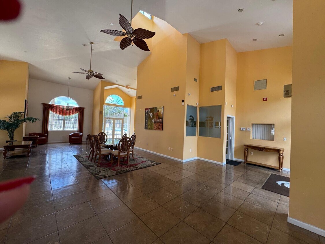 Foto del edificio - 417 Palm Cir E