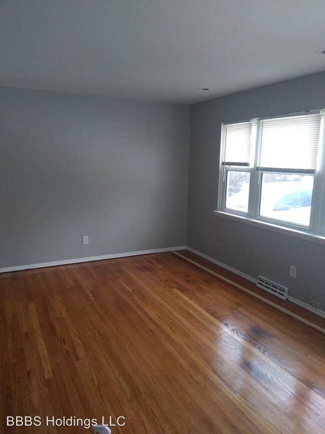 Building Photo - 3 br, 1 bath House - 8017 Wayland Court